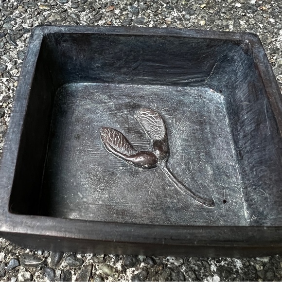 Hen Feathers Cast Resin Lidded Trinket Box Sugar Maple 4.5” - Picture 13 of 13